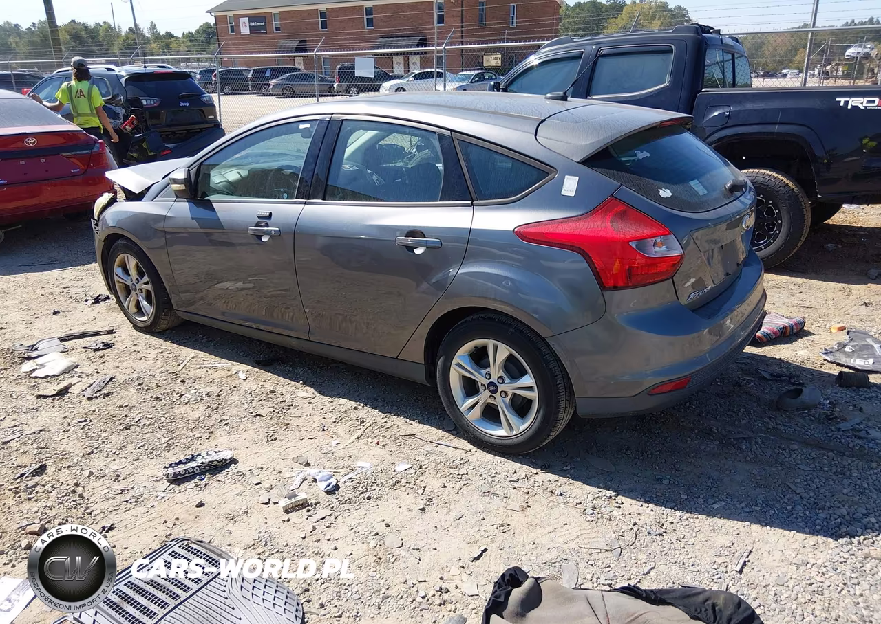 2013 Ford Focus Se VIN:1FADP3K20DL318966 - 3