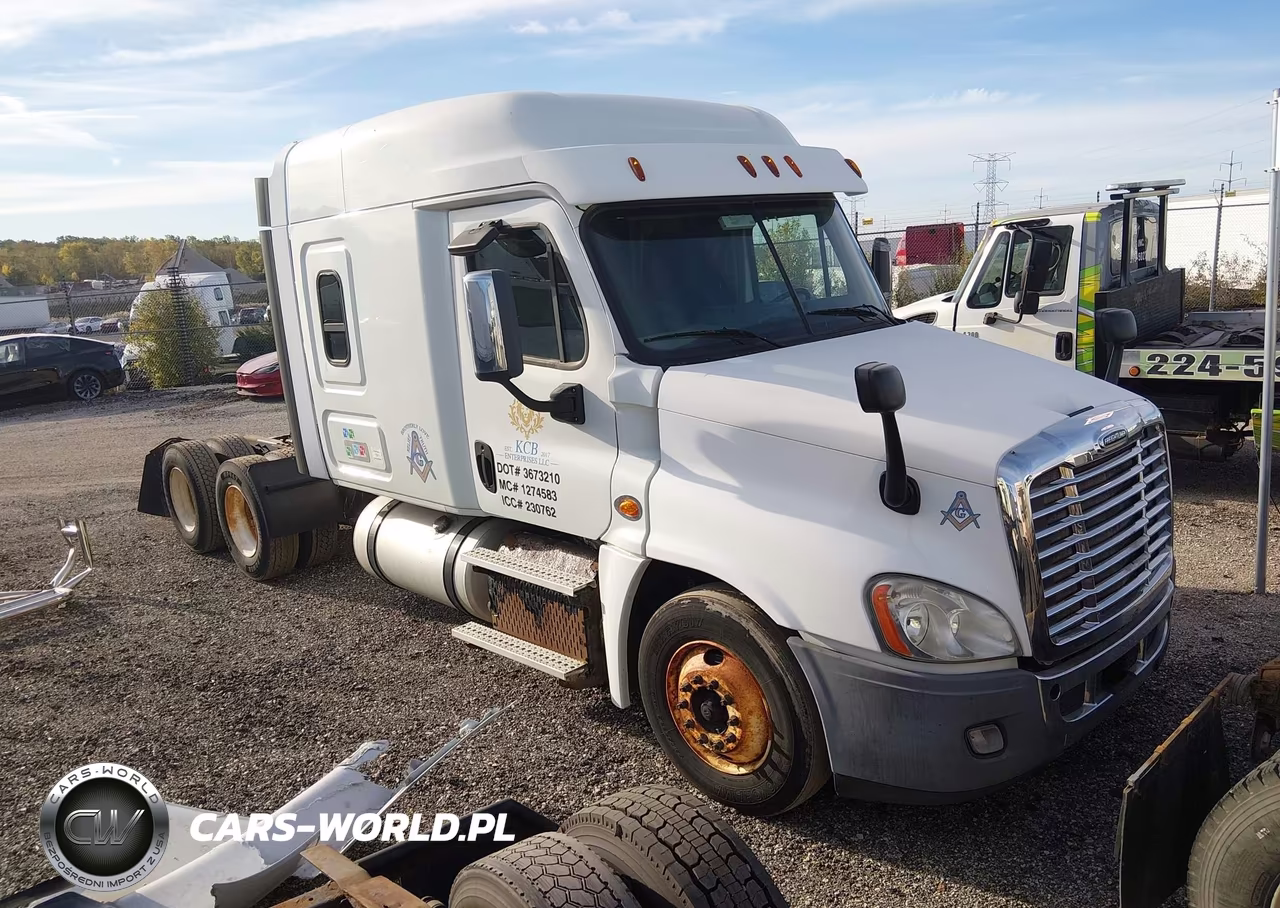 2015 Freightliner Cascadia 125 VIN:3AKJGLD68FSGP2931 - 1