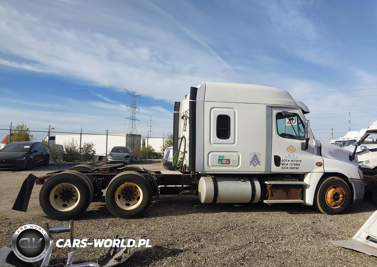 2015 Freightliner Cascadia 125 VIN:3AKJGLD68FSGP2931 - 14