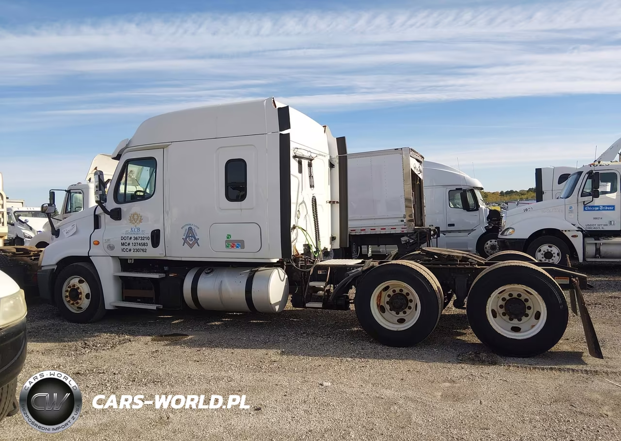 2015 Freightliner Cascadia 125 VIN:3AKJGLD68FSGP2931 - 15