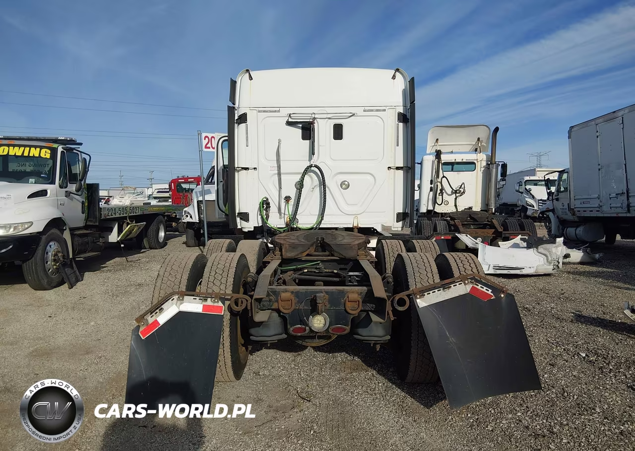 2015 Freightliner Cascadia 125 VIN:3AKJGLD68FSGP2931 - 16