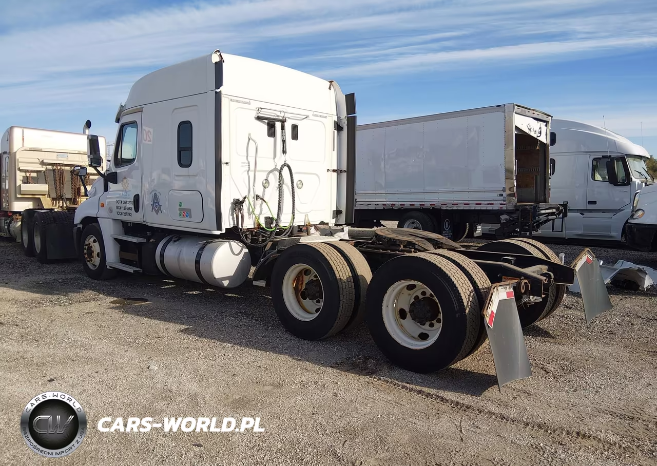 2015 Freightliner Cascadia 125 VIN:3AKJGLD68FSGP2931 - 3