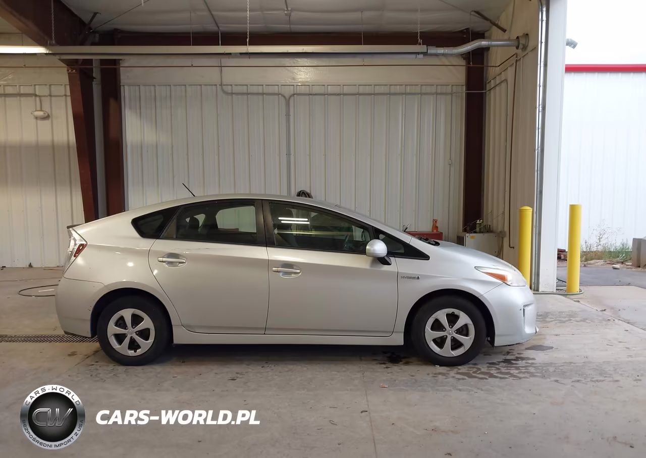 2013 Toyota Prius Two VIN:JTDKN3DU2D5564931 - 13