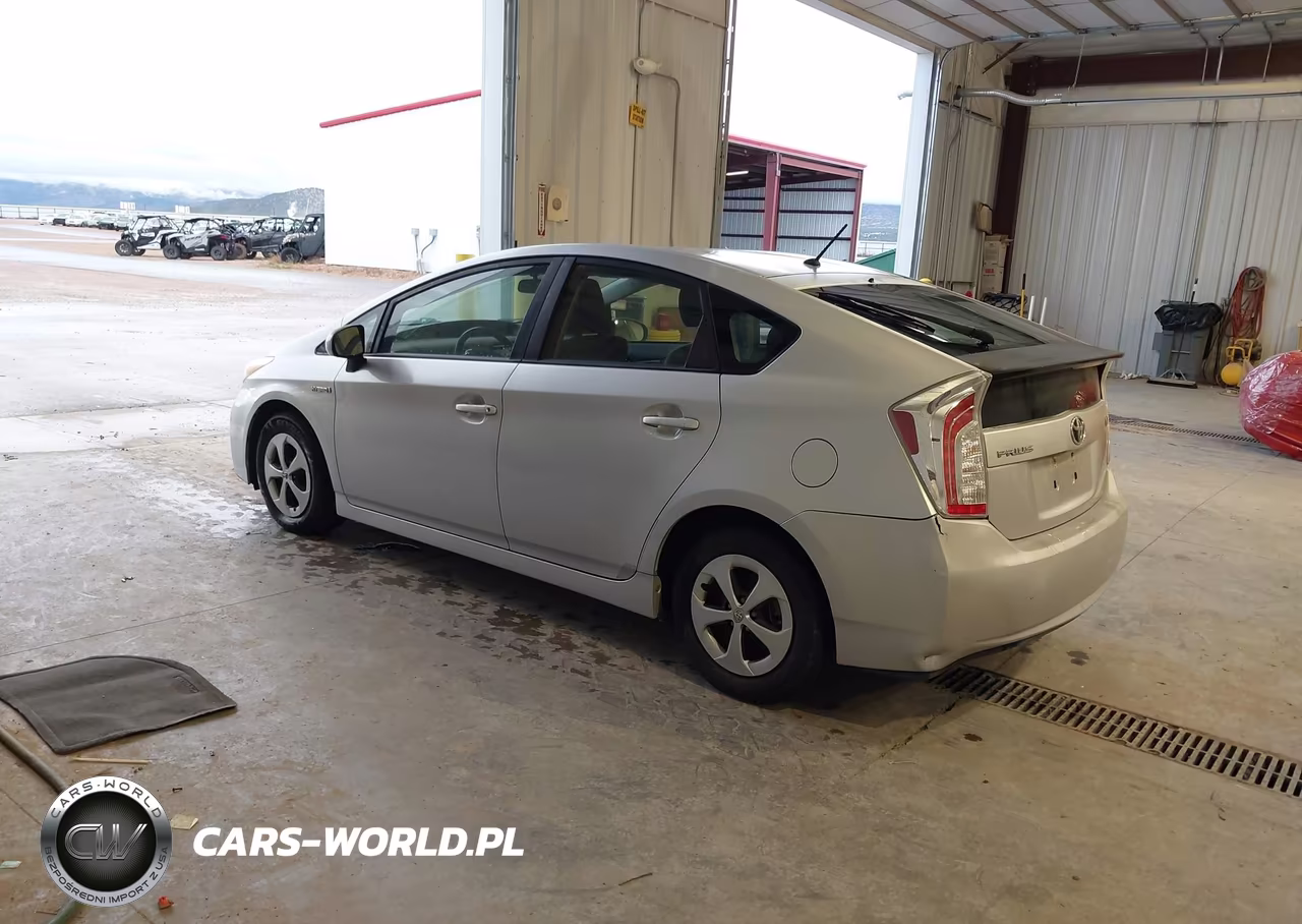 2013 Toyota Prius Two VIN:JTDKN3DU2D5564931 - 3