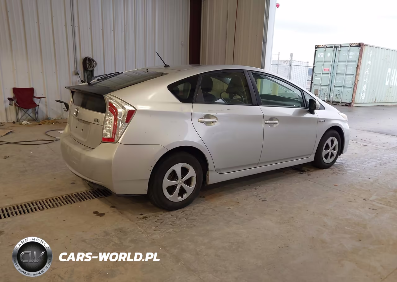 2013 Toyota Prius Two VIN:JTDKN3DU2D5564931 - 4