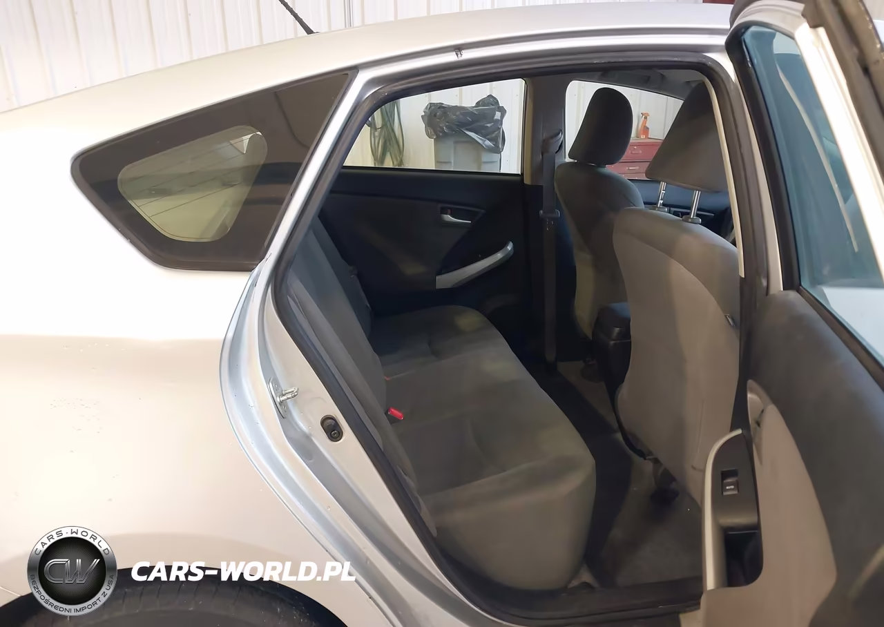 2013 Toyota Prius Two VIN:JTDKN3DU2D5564931 - 8