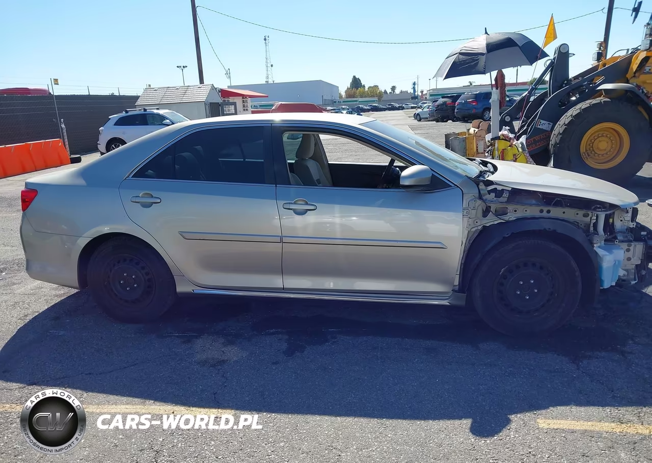 2014 Toyota Camry Le VIN:4T4BF1FK2ER379431 - 14