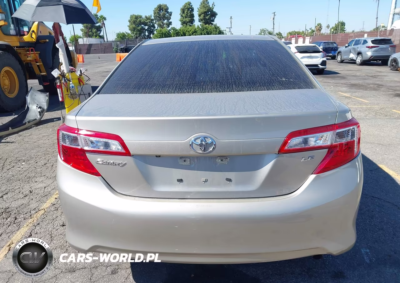 2014 Toyota Camry Le VIN:4T4BF1FK2ER379431 - 17