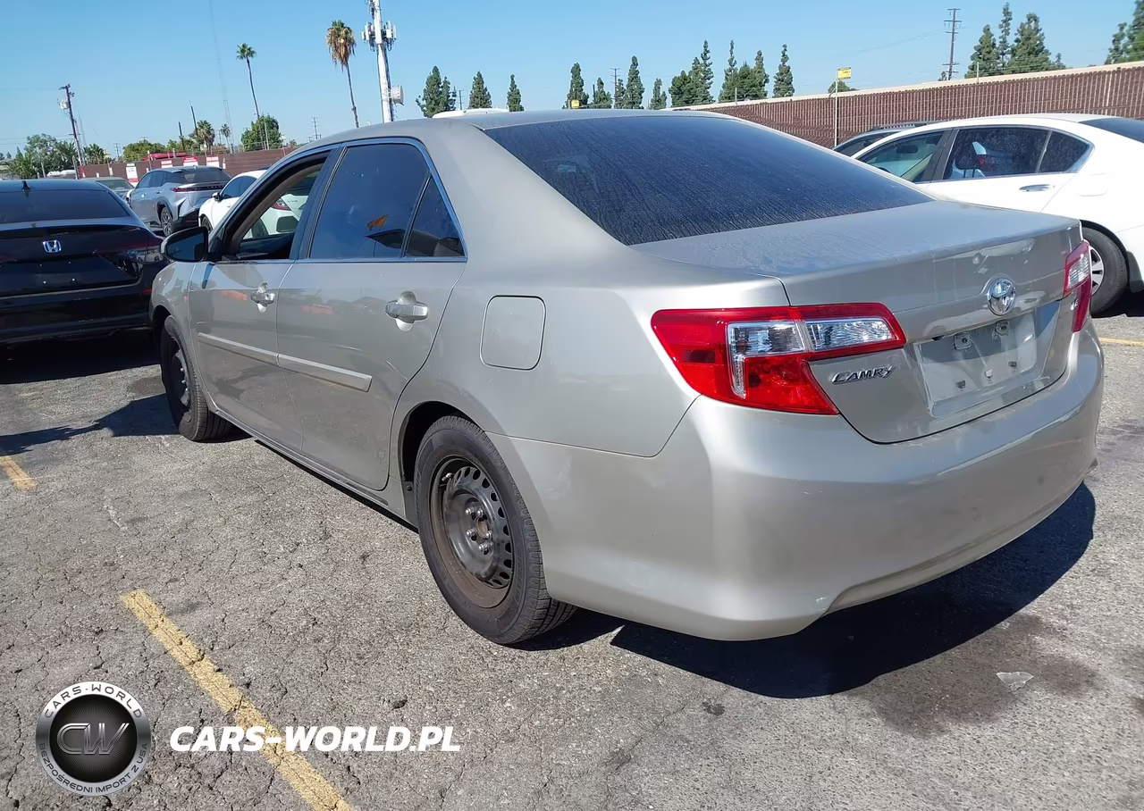 2014 Toyota Camry Le VIN:4T4BF1FK2ER379431 - 3