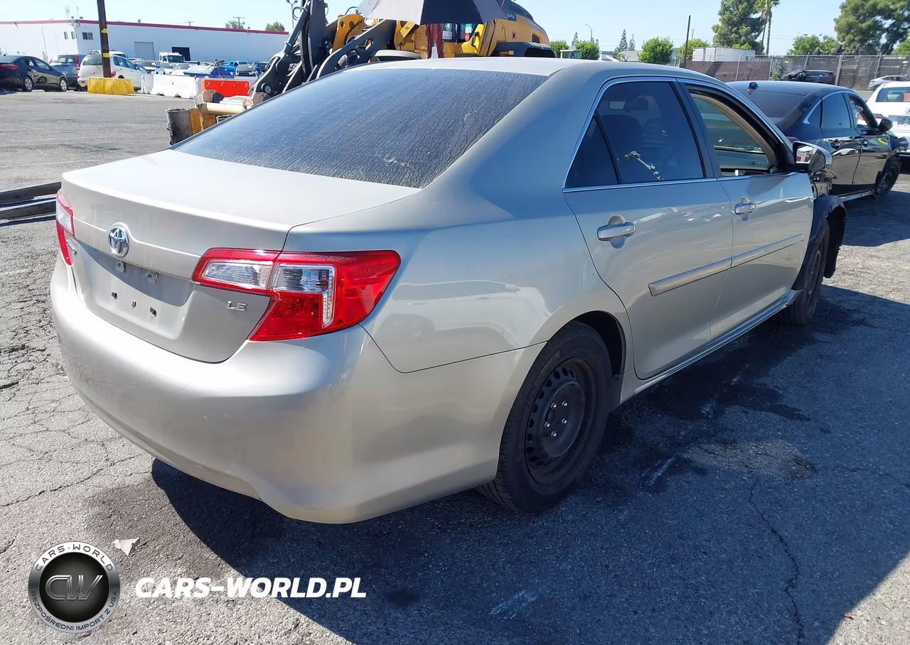 2014 Toyota Camry Le VIN:4T4BF1FK2ER379431 - 4
