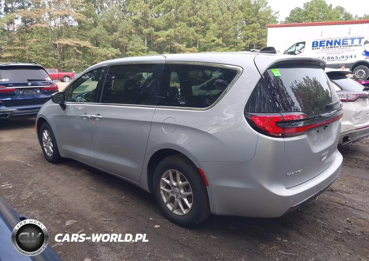 2026 Chrysler Pacifica Select VIN:2C4RC1BGXTR196635 - 3