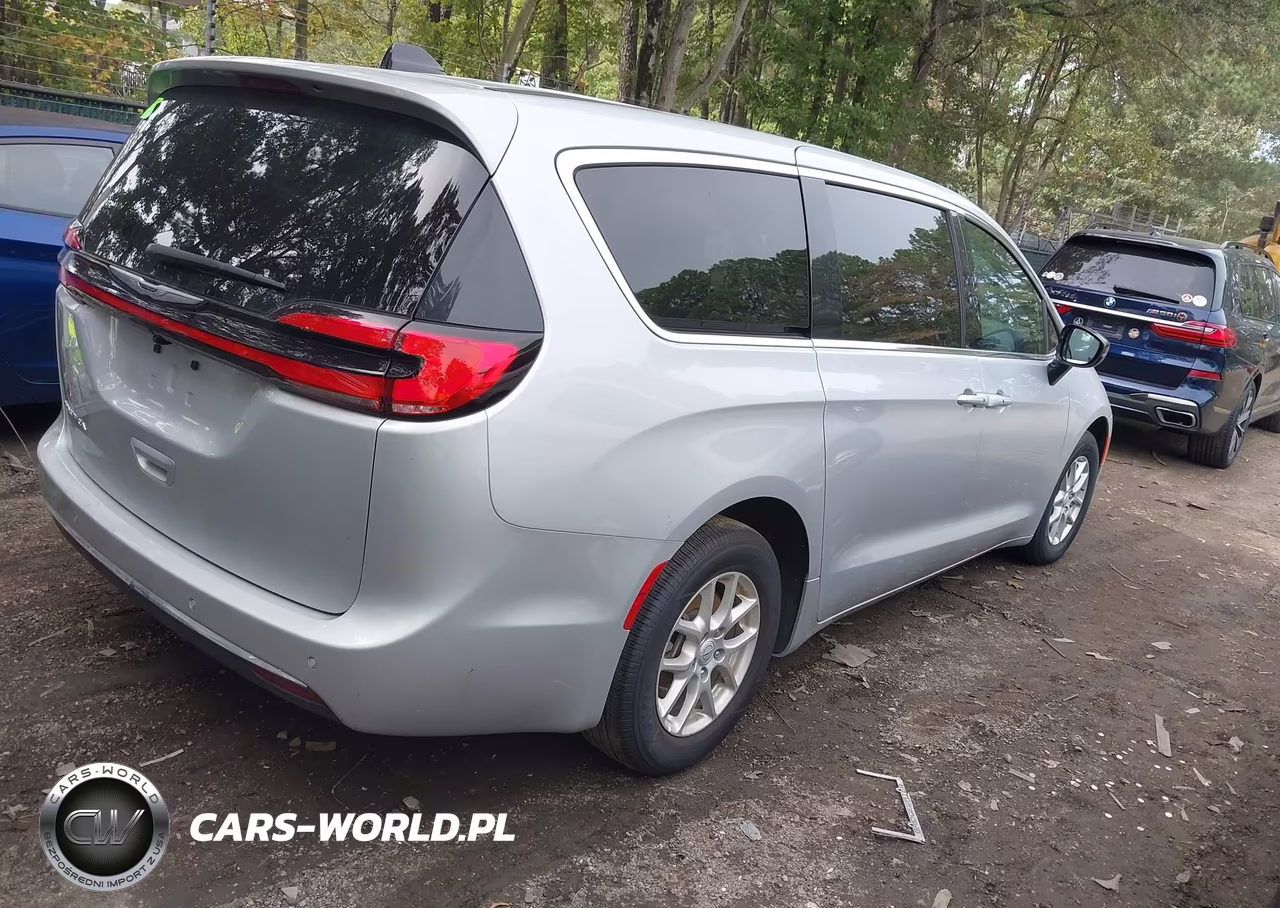 2026 Chrysler Pacifica Select VIN:2C4RC1BGXTR196635 - 4