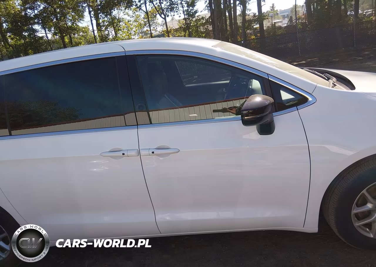 2025 Chrysler Pacifica Select VIN:2C4RC1BG7SR614776 - 13