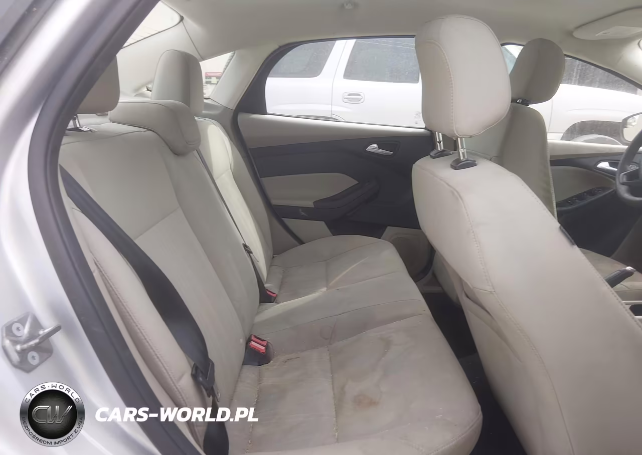 2018 Ford Focus Se VIN:1FADP3FE5JL265715 - 8