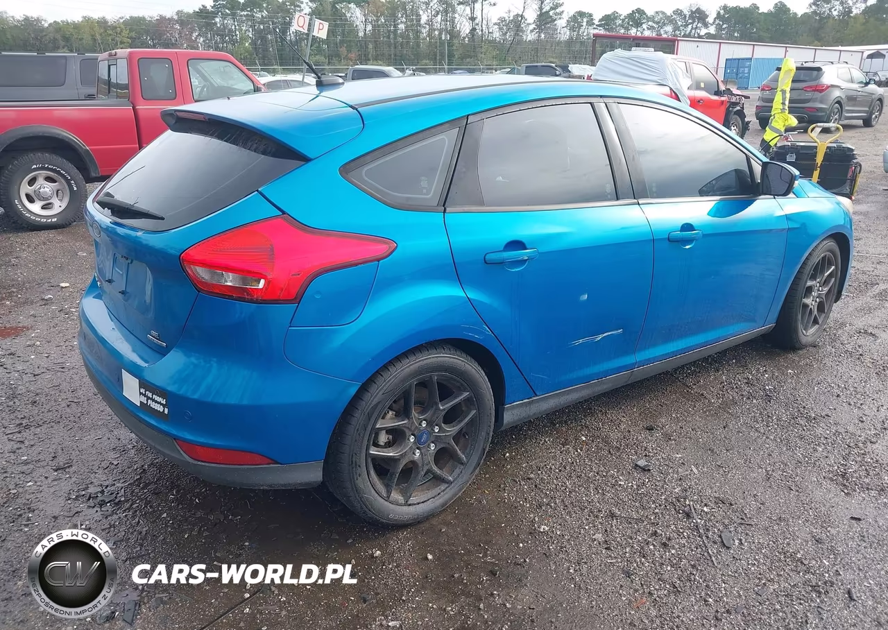 2016 Ford Focus Se VIN:1FADP3K24GL376177 - 4