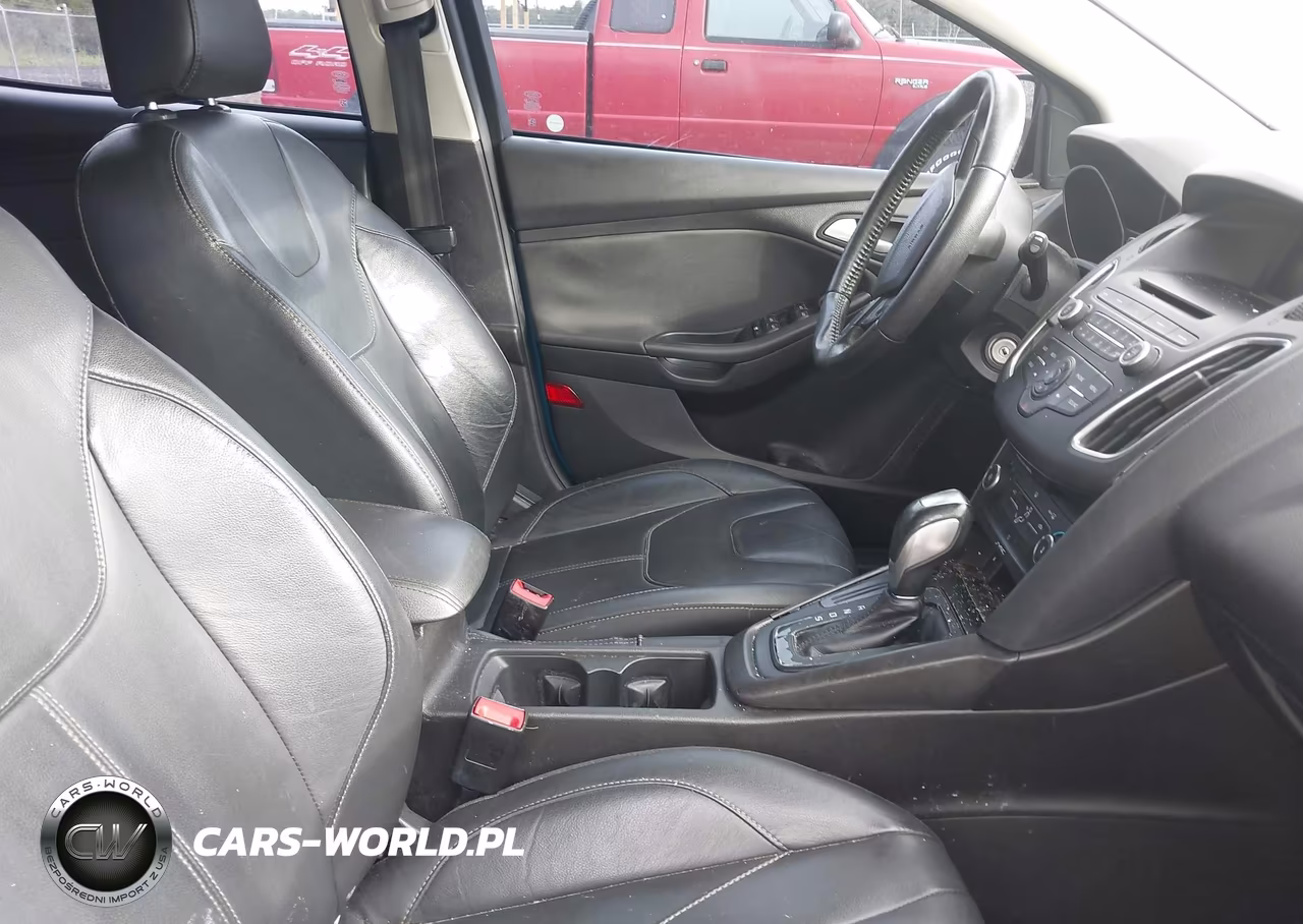 2016 Ford Focus Se VIN:1FADP3K24GL376177 - 5