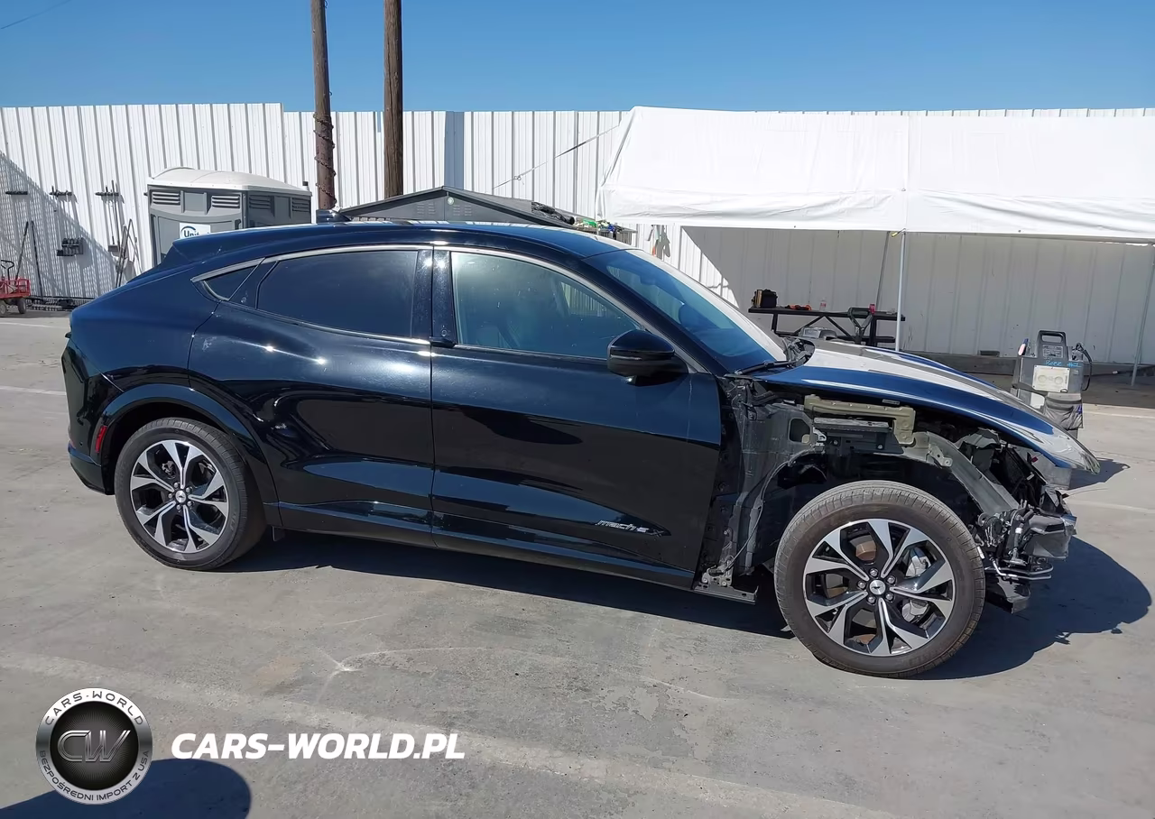 2022 Ford Mustang Mach-E Premium VIN:3FMTK3R70NMA11640 - 14