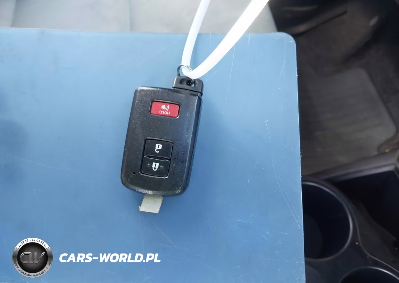 2013 Toyota Prius C Three VIN:JTDKDTB39D1055861 - 11