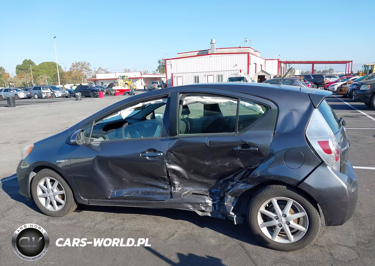 2013 Toyota Prius C Three VIN:JTDKDTB39D1055861 - 14