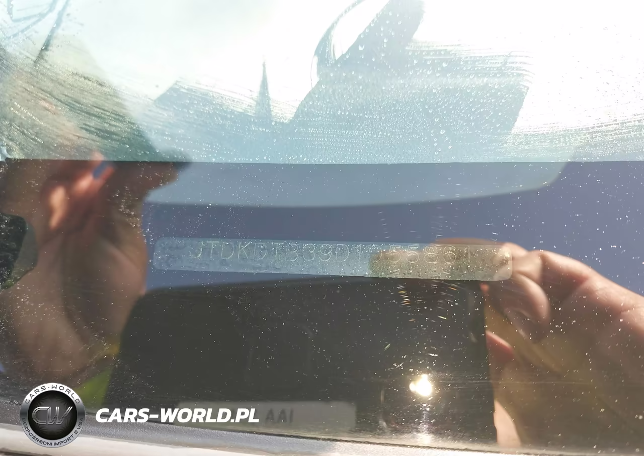 2013 Toyota Prius C Three VIN:JTDKDTB39D1055861 - 9