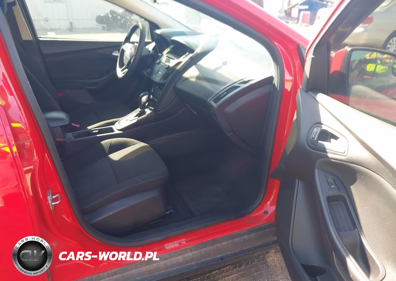 2017 Ford Focus Se VIN:1FADP3K25HL233014 - 5