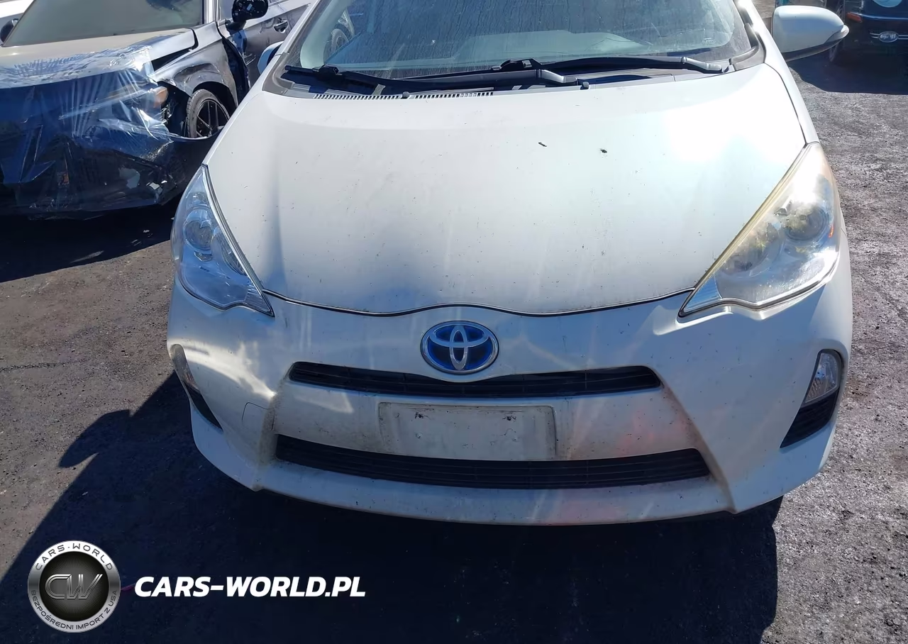 2014 Toyota Prius C Two VIN:JTDKDTB33E1562496 - 12