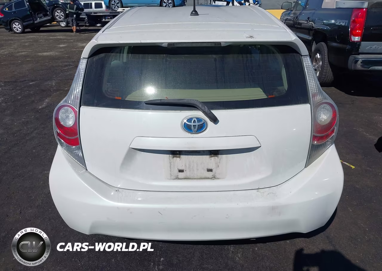 2014 Toyota Prius C Two VIN:JTDKDTB33E1562496 - 16