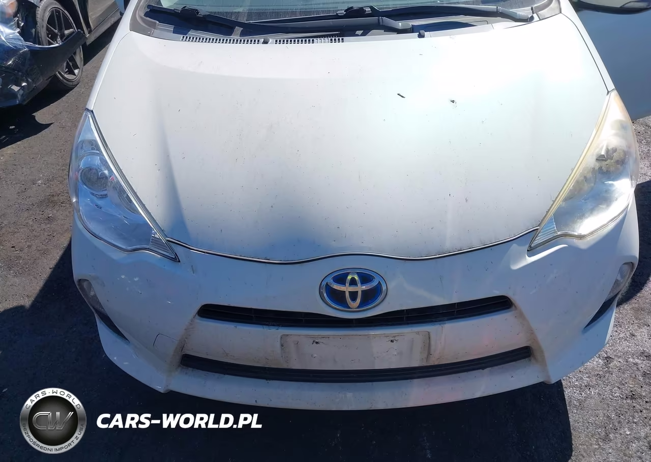 2014 Toyota Prius C Two VIN:JTDKDTB33E1562496 - 6
