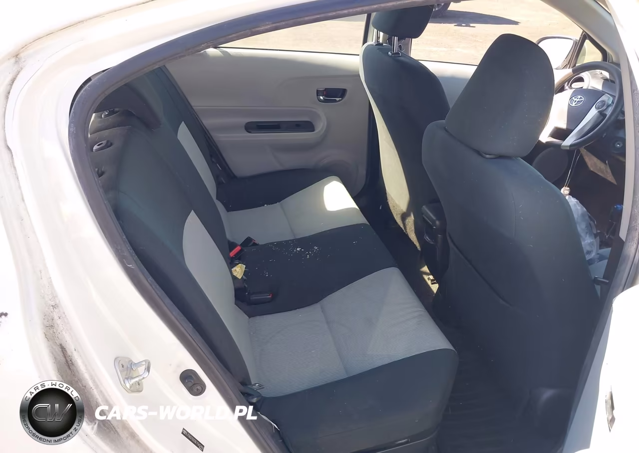 2014 Toyota Prius C Two VIN:JTDKDTB33E1562496 - 8