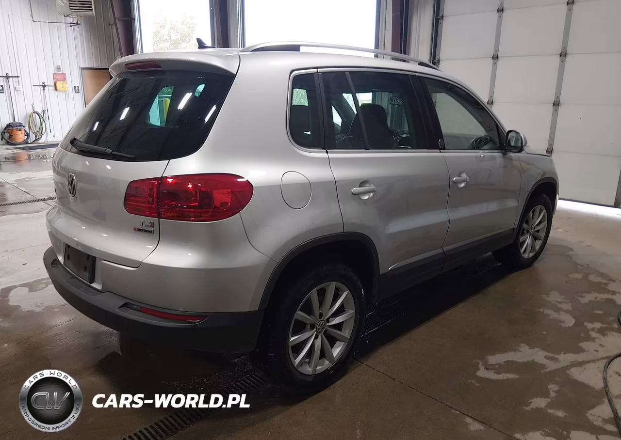 2017 Volkswagen Tiguan 2.0T Wolfsburg Edition VIN:WVGSV7AX4HK020505 - 4