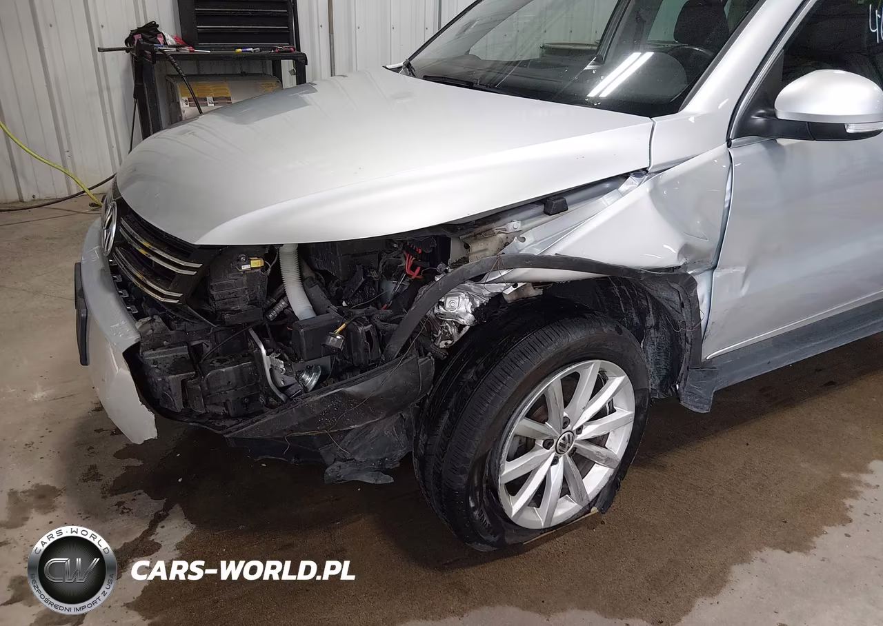 2017 Volkswagen Tiguan 2.0T Wolfsburg Edition VIN:WVGSV7AX4HK020505 - 6