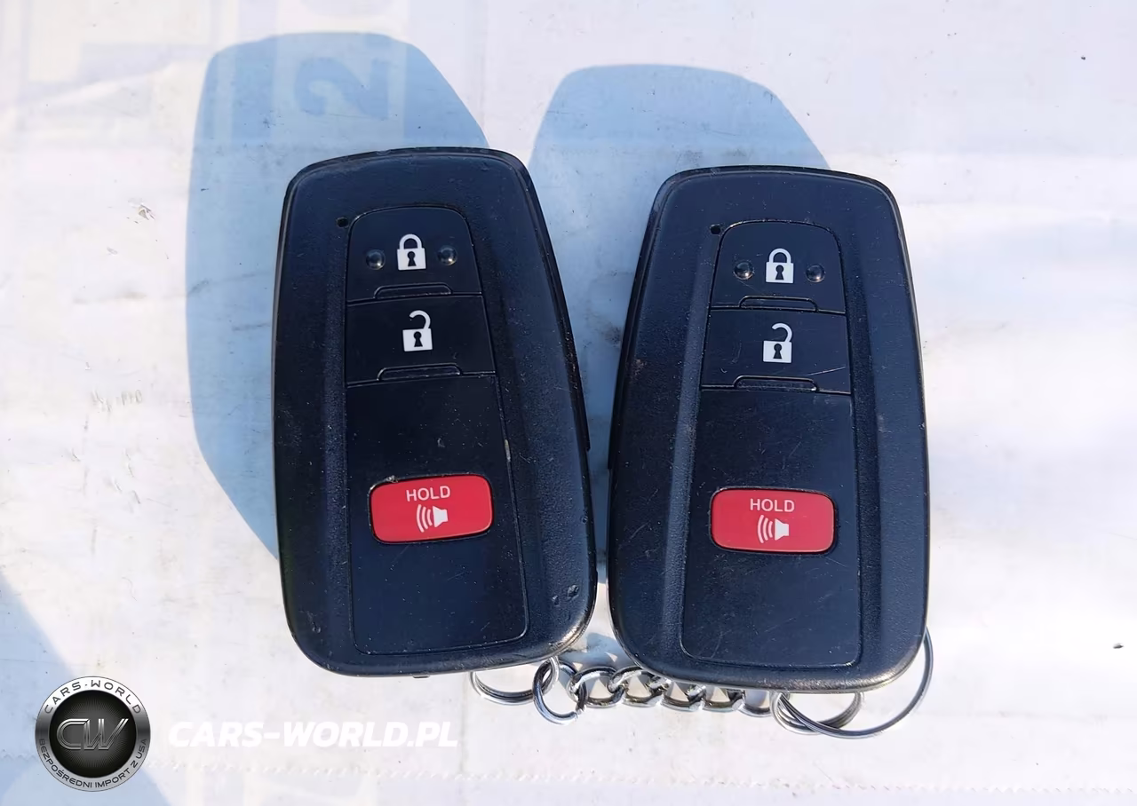 2018 Toyota Prius Three VIN:JTDKARFU4J3549981 - 11