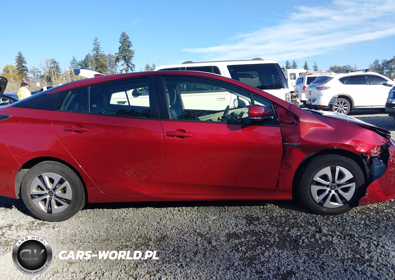 2018 Toyota Prius Three VIN:JTDKARFU4J3549981 - 13