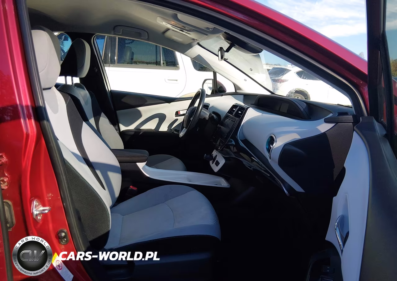 2018 Toyota Prius Three VIN:JTDKARFU4J3549981 - 17