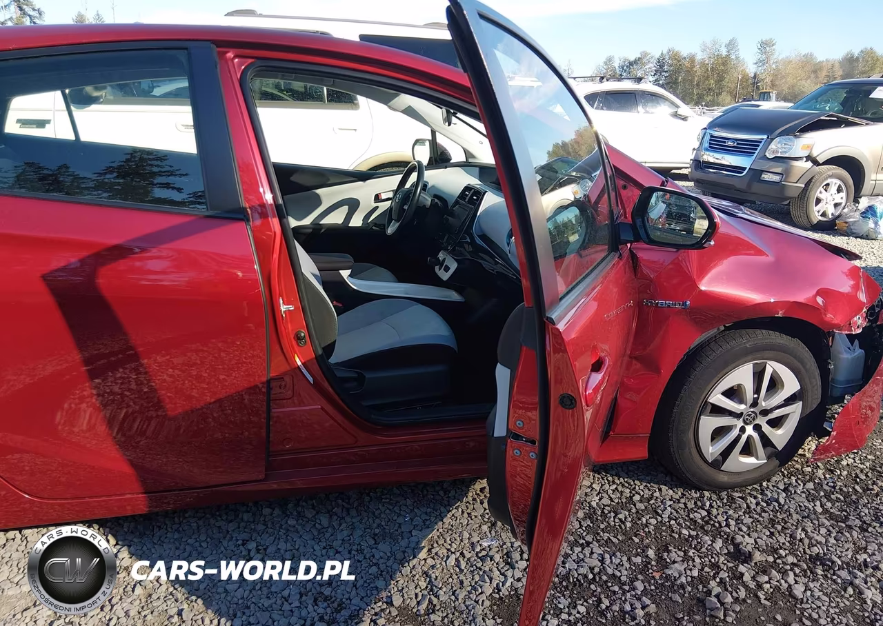 2018 Toyota Prius Three VIN:JTDKARFU4J3549981 - 5