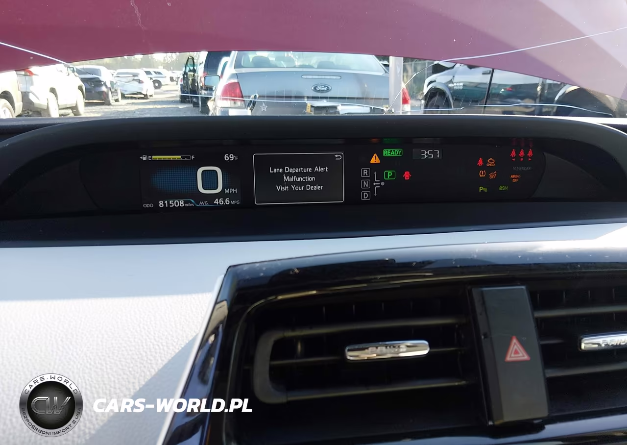2018 Toyota Prius Three VIN:JTDKARFU4J3549981 - 7