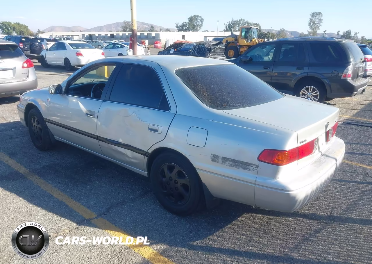 2000 Toyota Camry Le VIN:4T1BG22K7YU618642 - 3