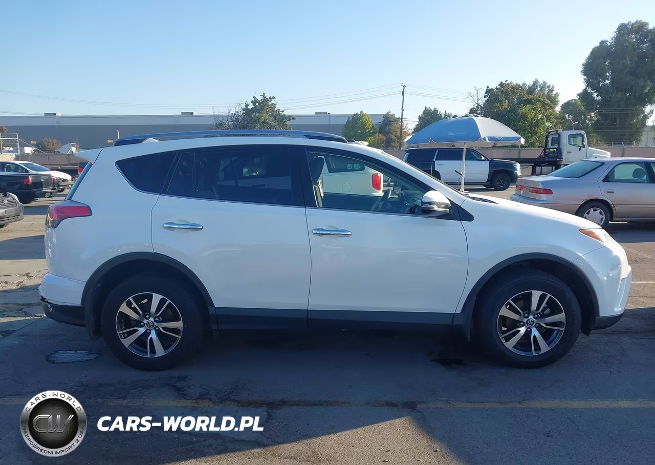 2017 Toyota Rav4 Xle VIN:JTMWFREV4HJ705195 - 14