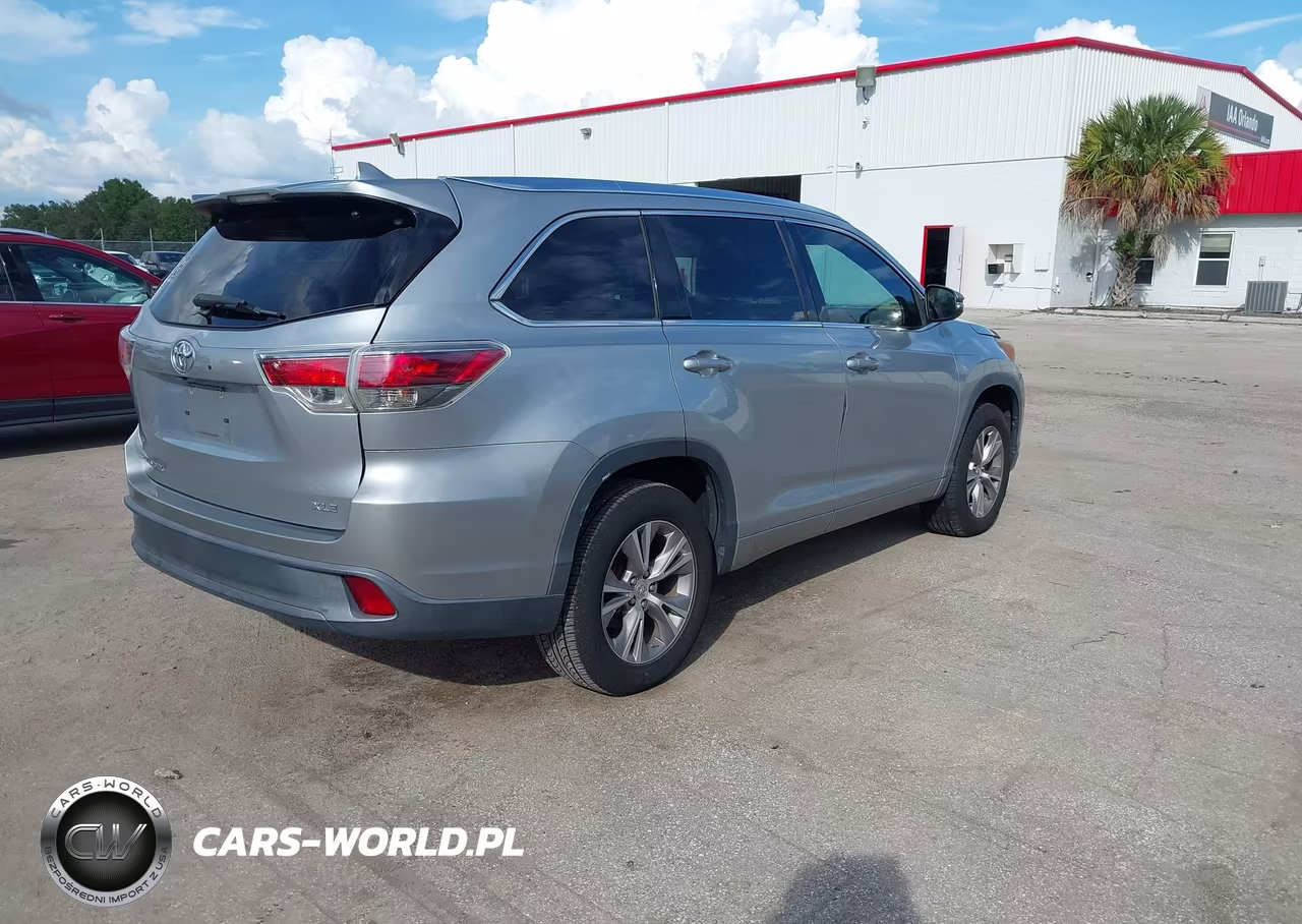 2015 Toyota Highlander Xle V6 VIN:5TDKKRFH4FS089212 - 4