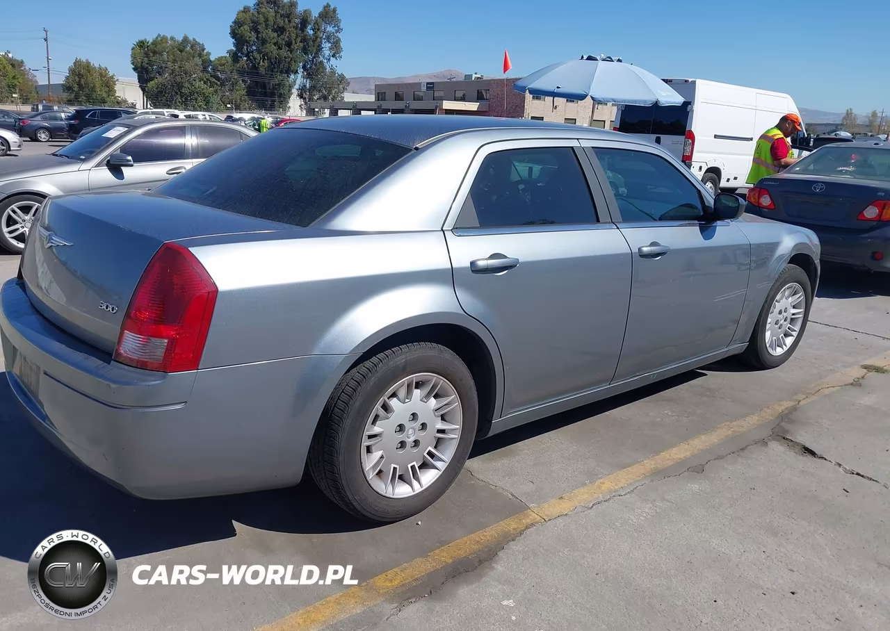 2007 Chrysler 300 VIN:2C3KA43R47H667932 - 4