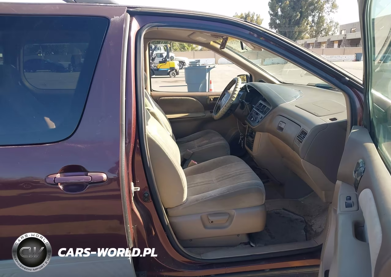 2000 Toyota Sienna Le VIN:4T3ZF13CXYU199177 - 5