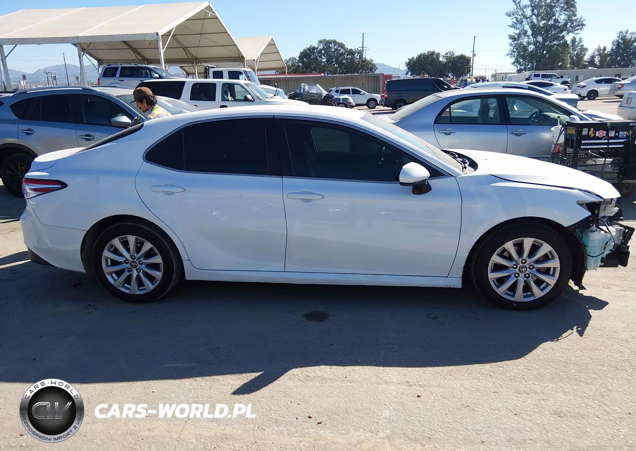 2019 Toyota Camry Le VIN:4T1B11HK3KU263866 - 14