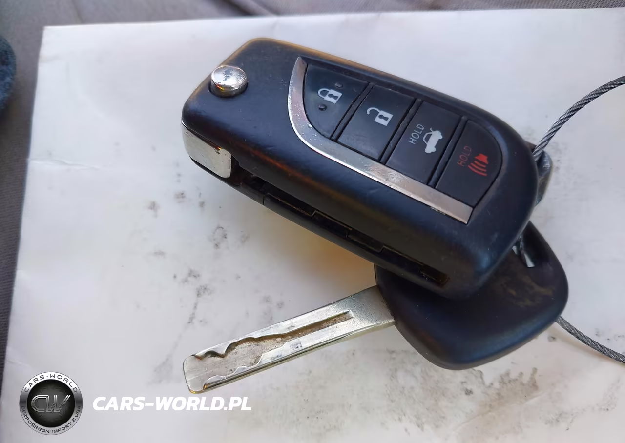 2018 Toyota Camry Le VIN:4T1B11HK1JU563839 - 11