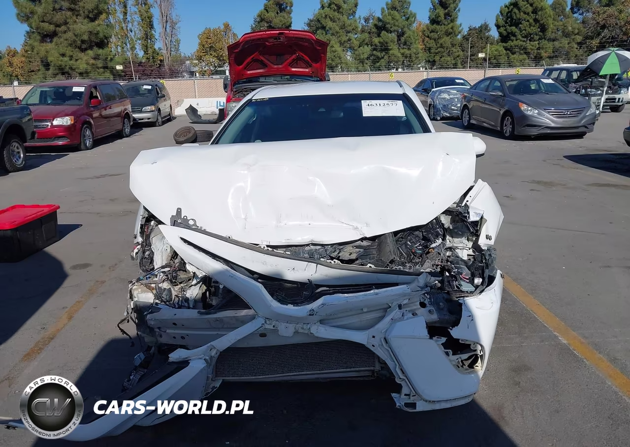 2018 Toyota Camry Le VIN:4T1B11HK1JU563839 - 12