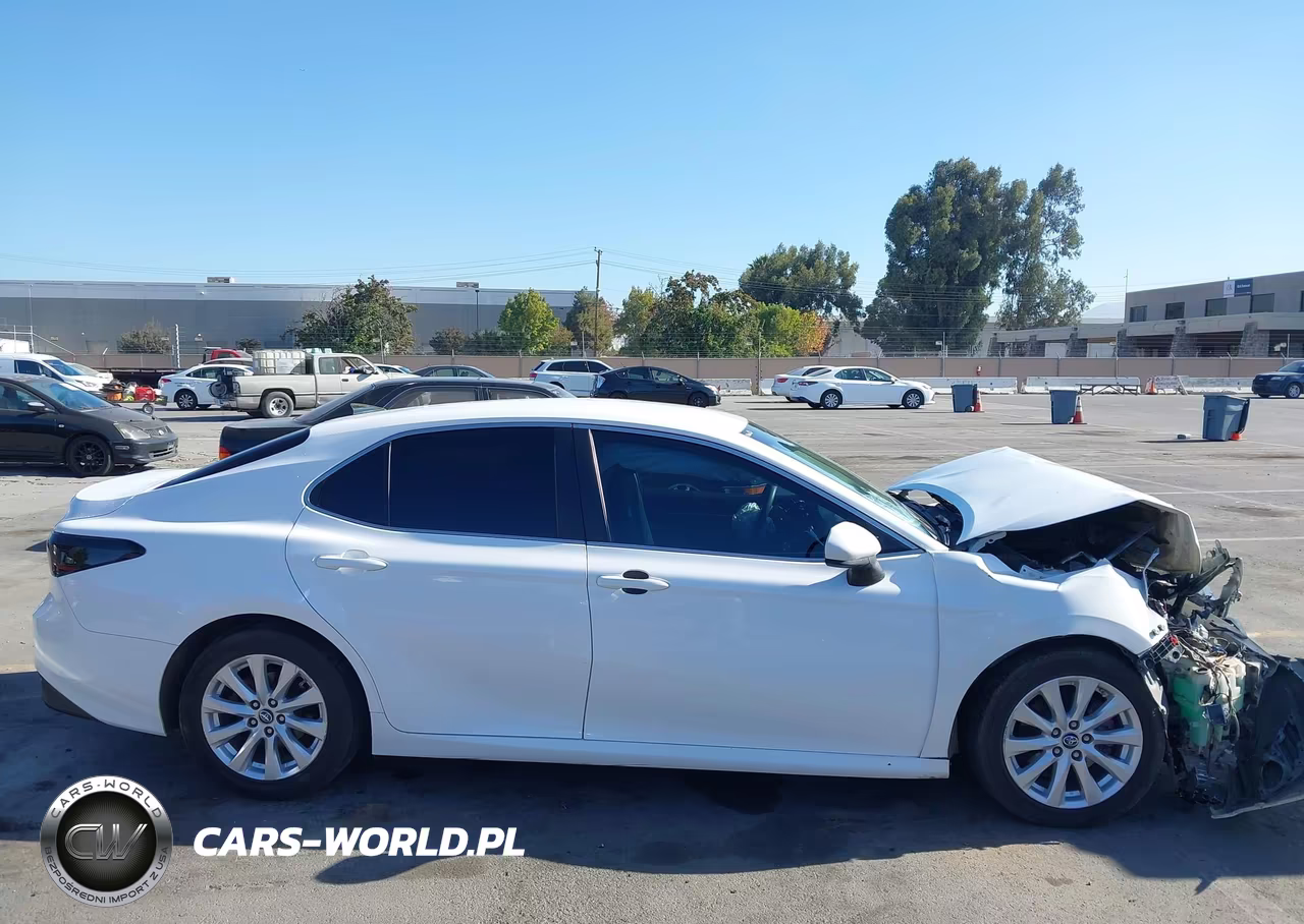 2018 Toyota Camry Le VIN:4T1B11HK1JU563839 - 13