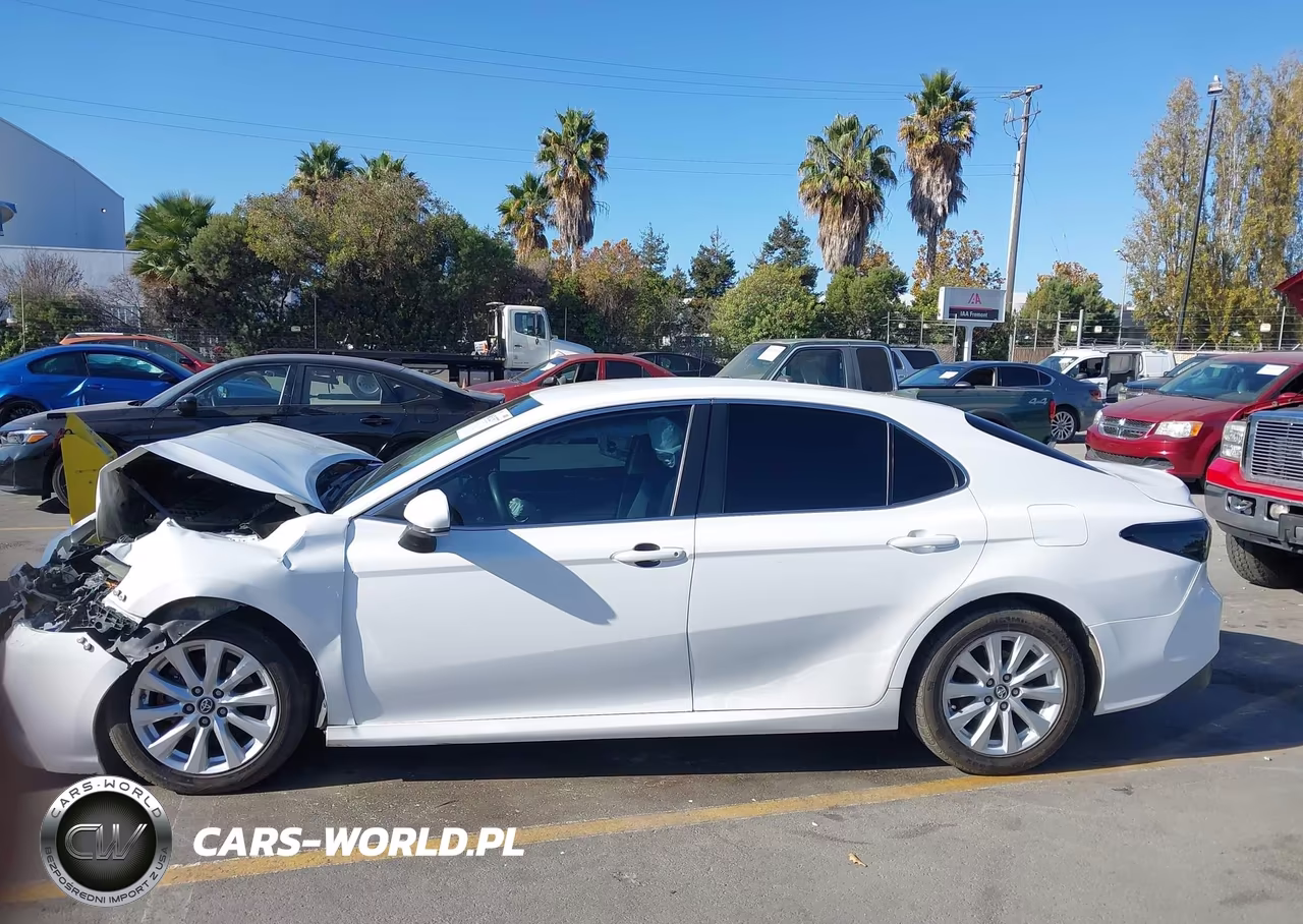 2018 Toyota Camry Le VIN:4T1B11HK1JU563839 - 14