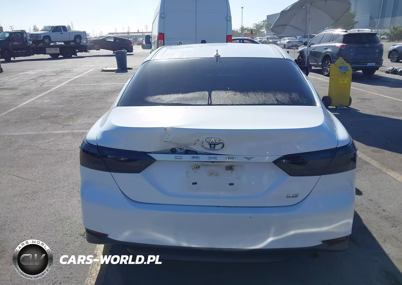 2018 Toyota Camry Le VIN:4T1B11HK1JU563839 - 16
