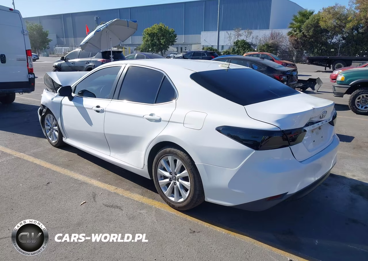 2018 Toyota Camry Le VIN:4T1B11HK1JU563839 - 3
