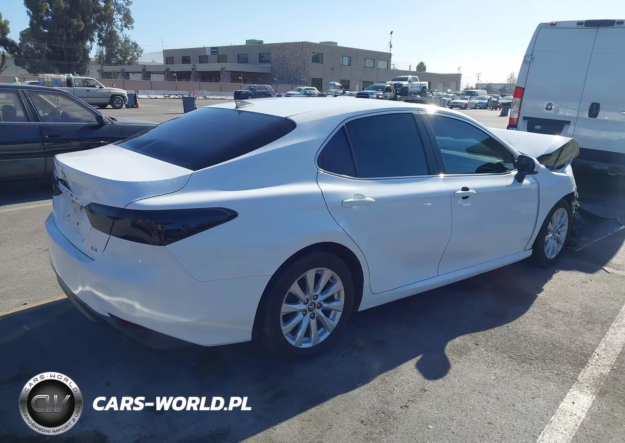 2018 Toyota Camry Le VIN:4T1B11HK1JU563839 - 4
