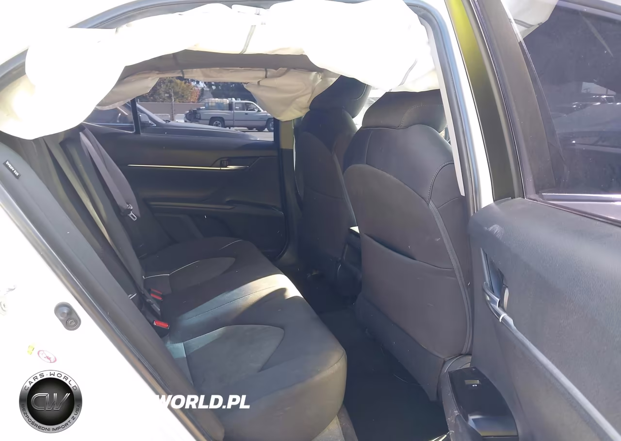 2018 Toyota Camry Le VIN:4T1B11HK1JU563839 - 8